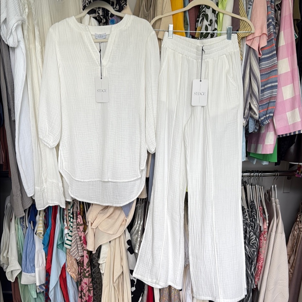 Edge Textured White Top and pants set 
Size XS